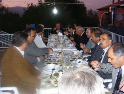 Vali Oğuz, Tarihi Caminin Süslemelerine Hayran Kaldı