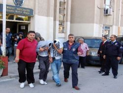 İzmir'de Yakalanan 6 Hırsızlık Zanlısından Biri Cezaevi Firarisi Çıktı