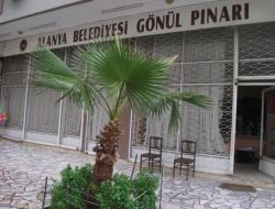 Alanya'da İhtiyaç Sahipleri Gönül Pınarı Mağazası'ndan Giyiniyor