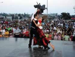 Antalyalılara Ücretsiz Vals Ve Zeybek Kursu