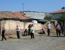 Mahalle Halkı Baz İstasyonu Kurdurmamak İçin Nöbet Tutacak