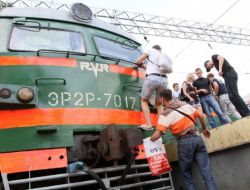 Trenin Çatısında Yolculuk Çılgınlığı Ölümle Bitti