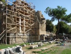 Anıtsal Çeşme'de 2 Yıl İçinde 21 Sütunun Ayağa Kaldırılması Bekleniyor