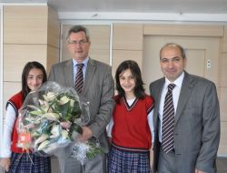 Belçikalı Bakan, Türk Müteşebbislerin Açtığı Okula Hayran Kaldı