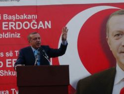 Başbakan Üsküp'te Soydaşlara Hitap Etti