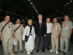 İzmir'in İlk Hac Kafilesi Dualarla Uğurlandı