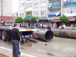 Tırın Üzerindeki Borular Yola Savruldu, Bir Kişi Hayatını Kaybetti