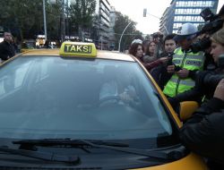 Duman Avcıları Sigara Tiryakisi Aradı