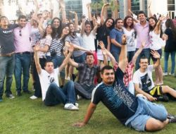 Gediz Üniversitesi Her İki Öğrencisinden Birisine Burs Veriyor