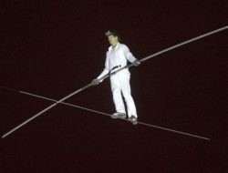 İsviçreli Cambaz Moskova Nehri Üzerinde Zor Anlar Yaşadı