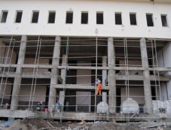 18 Yıldır Bitirilemeyen Kültür Sarayı 'Hurdacı Deposu' Oldu