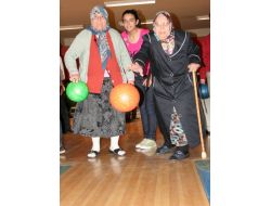 Dünya Yaşlılar Günü'nde Çocuklar Gibi Eğlendiler