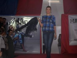 Diyarbakır Tüyap Fuarında Defileye Ece, Altıntop Ve İpek Katıldı