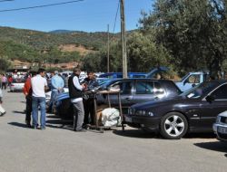 Otomobil Pazarlarına Alıcıdan Çok İzleyici Geliyor