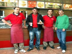 Alman Gazetesi Döner Büfelerine 'pis' Dedi, Dönerciler Tepkili