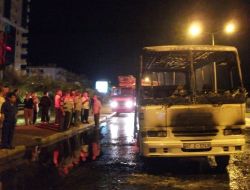 Elektrik Aksamı Şase Yapan Yolcu Otobüsü Alev Alev Yandı