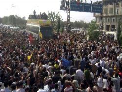 Serbest Bırakılan Pkk'lılar Kızıltepe'de Kendilerini Karşılayan Gruba Seslendi