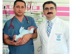 Parmak Bebeğin Ağırlığı 5 Katına Çıkınca Taburcu Oldu