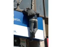 Hırsız Maketini Gören Polisi Arıyor