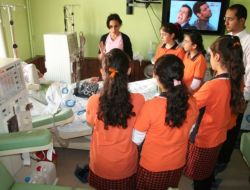 Öğrencilerden Diyaliz Hastalarına Ziyaret