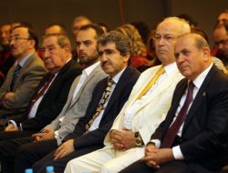 Burhan Kuzu'dan Öğrencilere: Yumurtaya Gerek Yok, Konuşma Yapıp İneceğim