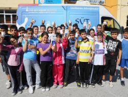 İzmir Büyükşehir 246 Okulda Süt Dağıtıyor