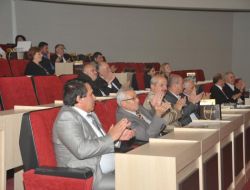 Ödüllü Hamamönü’ne Belediye Meclisinde Alkış