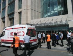 Adalet Sarayı'nda Bıçaklı Kavgada 9 Kişi Gözaltına Alındı