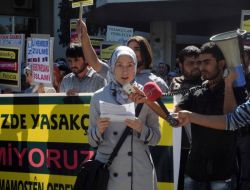 Öğrenciler Başörtüsü Yasağını Protesto Etti