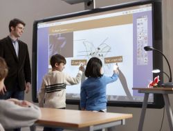 Zambak'ın Akıllı Tahtaya Uyumlu E-kitapları Cebıt’te