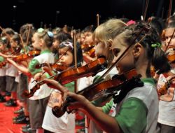 Türkiye’de İlk Kez Çocuk Senfoni Orkestrası Konser Verdi
