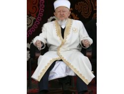 Meclisin 'Kamusal Alanda İbadet' Yasasına Tepki Yağıyor