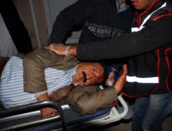 Kamyon, Minibüs İle Çarpıştı!