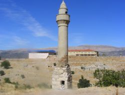 Camisiz Minare Yıllara Meydan Okuyor