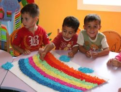 Suriyeli Çocuklar Çadır Sınıflarda Eğitim Görüyor