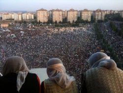 Diyarbakır'da, Türkiye'ye Dönen Pkk'lılar İçin Miting Düzenlendi!