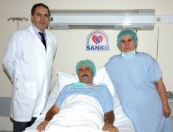 Biri Babasının, Biri De Eşinin Böbreğiyle Hayata Tutundu