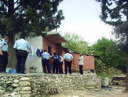Cinnet Getirerek Evini Yakmaya Çalışan Şahsı Polis İkna Etti