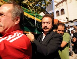 Orhan Gencebay Ablasını Acılı Gününde Yalnız Bırakmadı