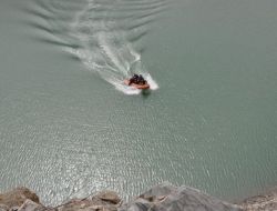 Tortum Gölü'ne Uçan Aracın Sürücüsüne Ulaşılamadı