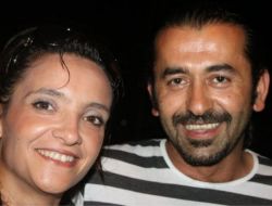 Siyaseti Bırakıp Özürlülere Destek Vermek İçin Eşiyle Birlikte Dernek Kurdu