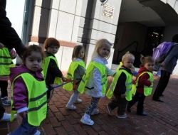 Amerika'da Anaokulu Öğrencileri ‘kelepçeyle’ Gezdiriliyor