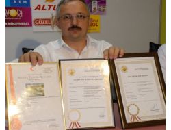 Kilogramı 620 Lira Olan Anzer Balını Almak İçin 600 Kişi Sıraya Girdi