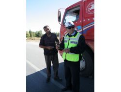 Erzincan'da Freni Boşalan Kamyon, Tehlike Oluşturdu