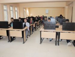 Hakkari Üniversitesi'nde Bilgisayarlı Yabancı Dil Laboratuvarı Açıldı
