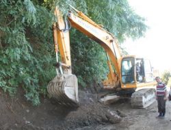 Eynesil'de Aşırı Yağışlar Yollara Büyük Zarar Verdi