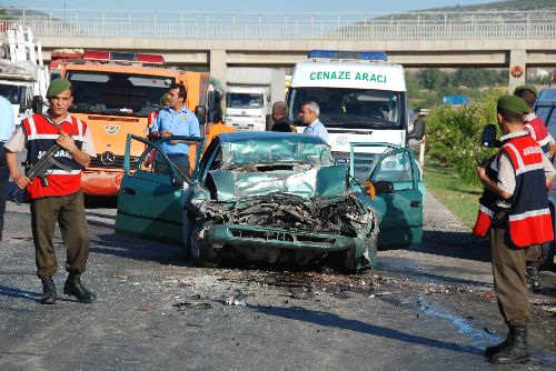 Mersin'de trafik kazası: 9 ölü