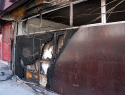 Dükkanı Yakan Kişi Güvenlik Kamerasına Yakalandı