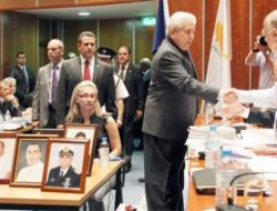 Rum Siyasiler, Ekim Sonundaki "Üçlü Zirveyi" Erteleme Peşinde