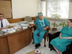 Kktc'de Göz Ameliyatı 2 Bin Doktora Canlı Yayına İzlettirildi